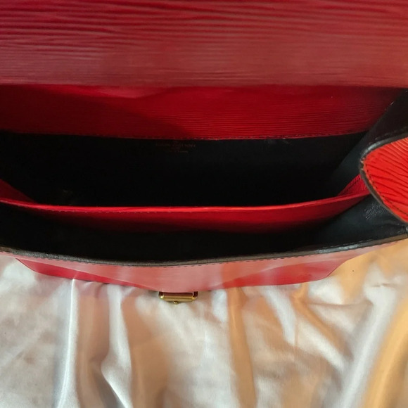 Pre-owned Louis Vuitton Cartouchiere Red Epi PM - Picture 9 of 16